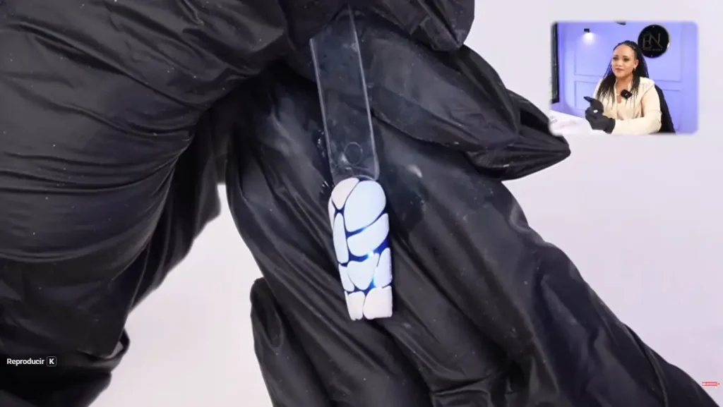 Imagen de un trabajo de uñas de Gerimar Pérez, con efecto sugar+ efecto espejo Imagen de un trabajo de uñas de Gerimar Pérez, con efecto sugar+ efecto espejo